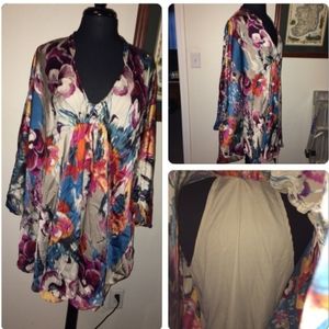 Maisie ‘Lenore' Floral Print Kimono Dress Pre-owned 👗 size: Large  ✨️